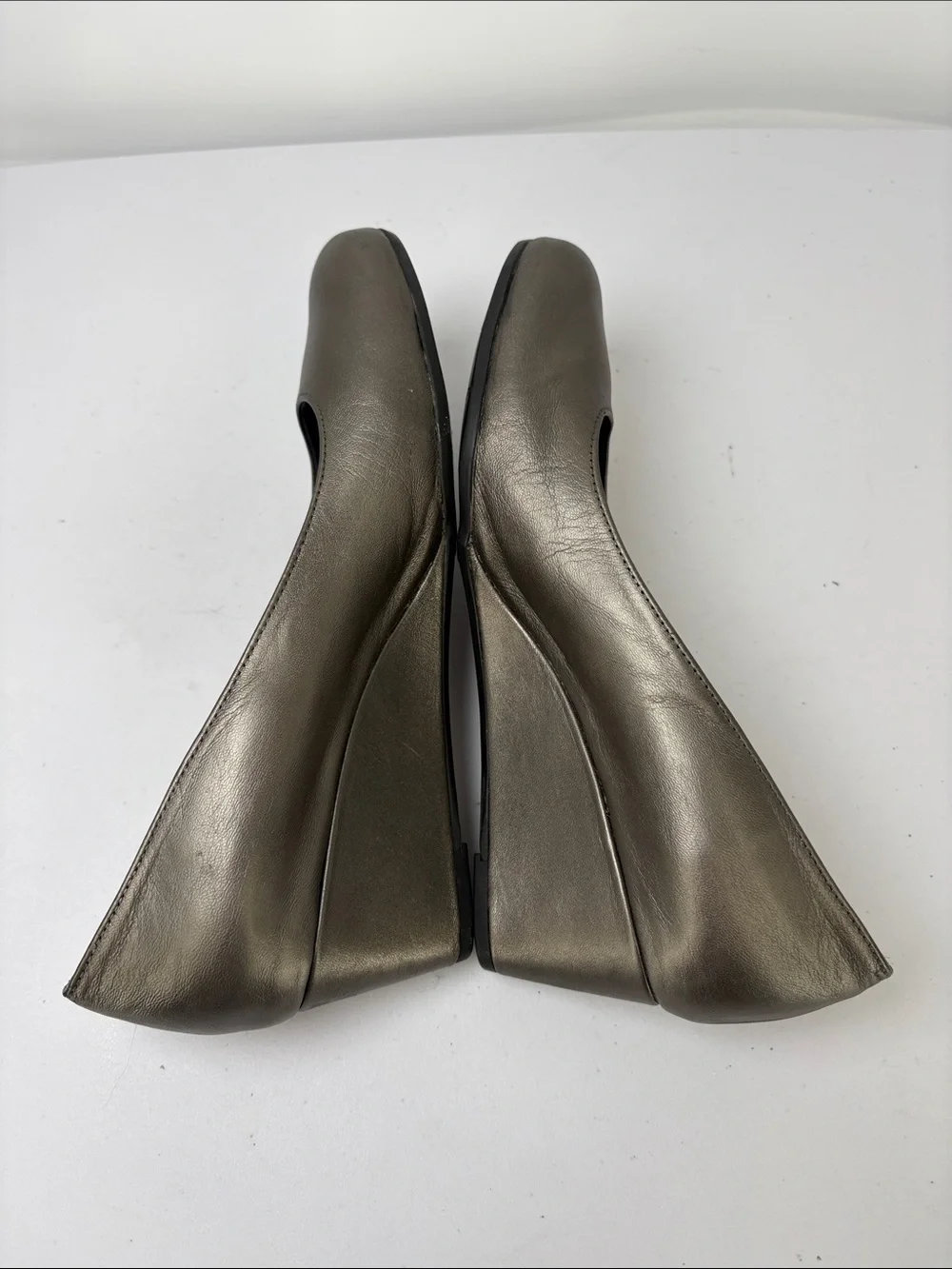 🥯 Vaneli leather Metallic 2” Wedge Pumps